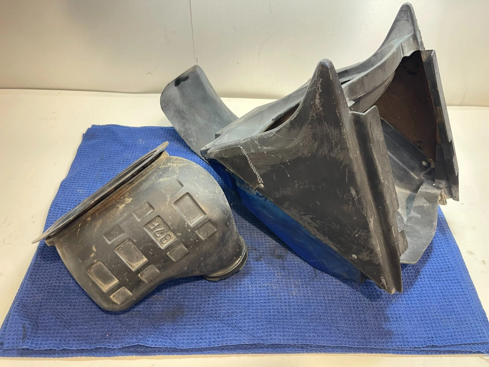 1997 RM Suzuki RM250 RM 250 Airbox Air Box Cleaner Intake Housing OEM 97 RM250