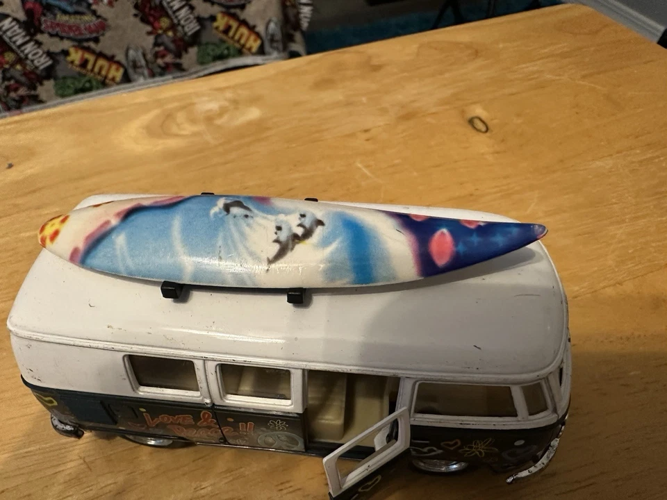 Kinsmart 1962 VW Classical Bus: Love and Peace - Image 2 of 4