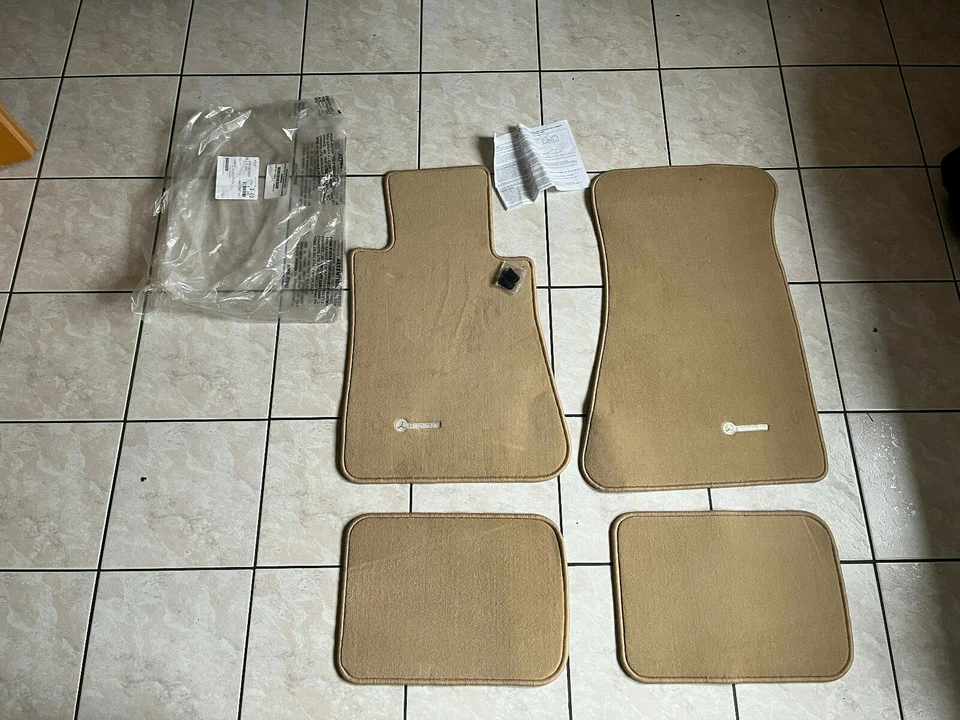 NEU NOS Original Mercedes W107 R107 C107 Fussmatten CREME L+R Floor Mats OEM - Bild 2 von 4