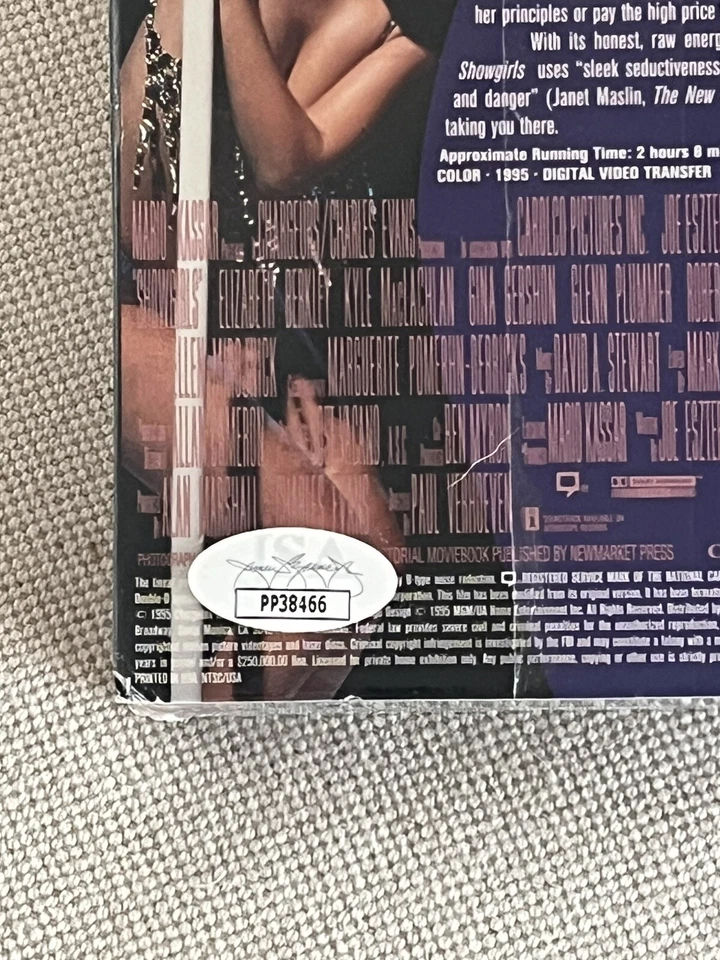 Elizabeth Berkley Autographed 1995 Showgirls Nude Factory Sealed VHS Tape JSA Foto 3 de 4