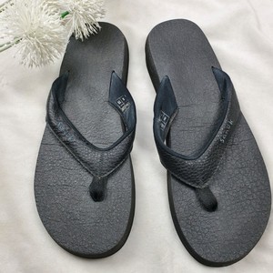cute black flip flops