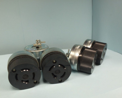 * LOT OF 5 * PASS & SEYMOUR 20 A, 120/208 V, 3Ø, ARMORED LOCK CONNECTOR