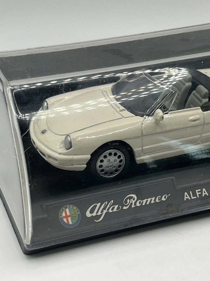 Nuevo Ray OpenTop 1989 1/43 blanco blanco Alfa Romeo Spider Roadster sellado 48579 Foto 3 de 4
