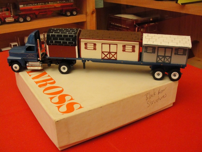 Winross Black Bear Structures - Flatbed with Shed Load - FREE SHIPPING