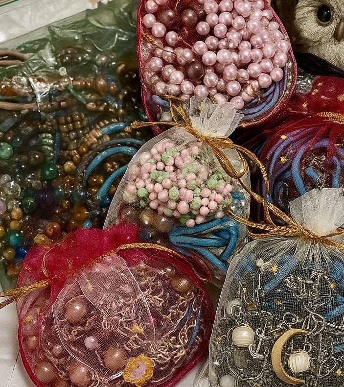 1 LB Mystery Jewelry Lot Wearable Craft Rings Necklaces Bracelets Mixed Bag