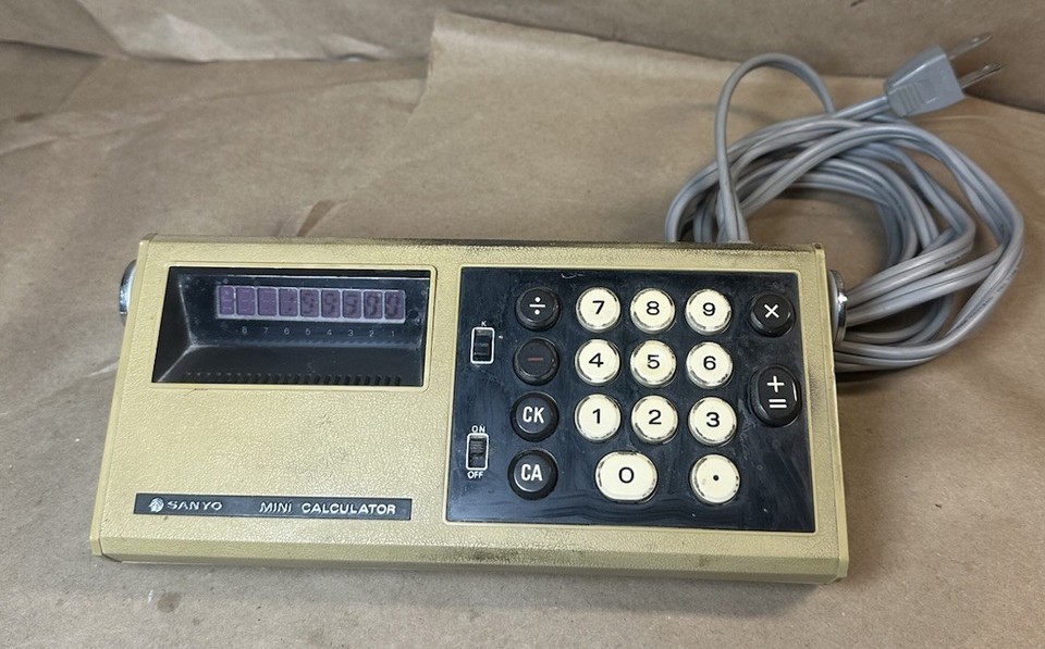 Rare Vintage Sanyo Mini Electronic Desktop Calculator Model ICC-811