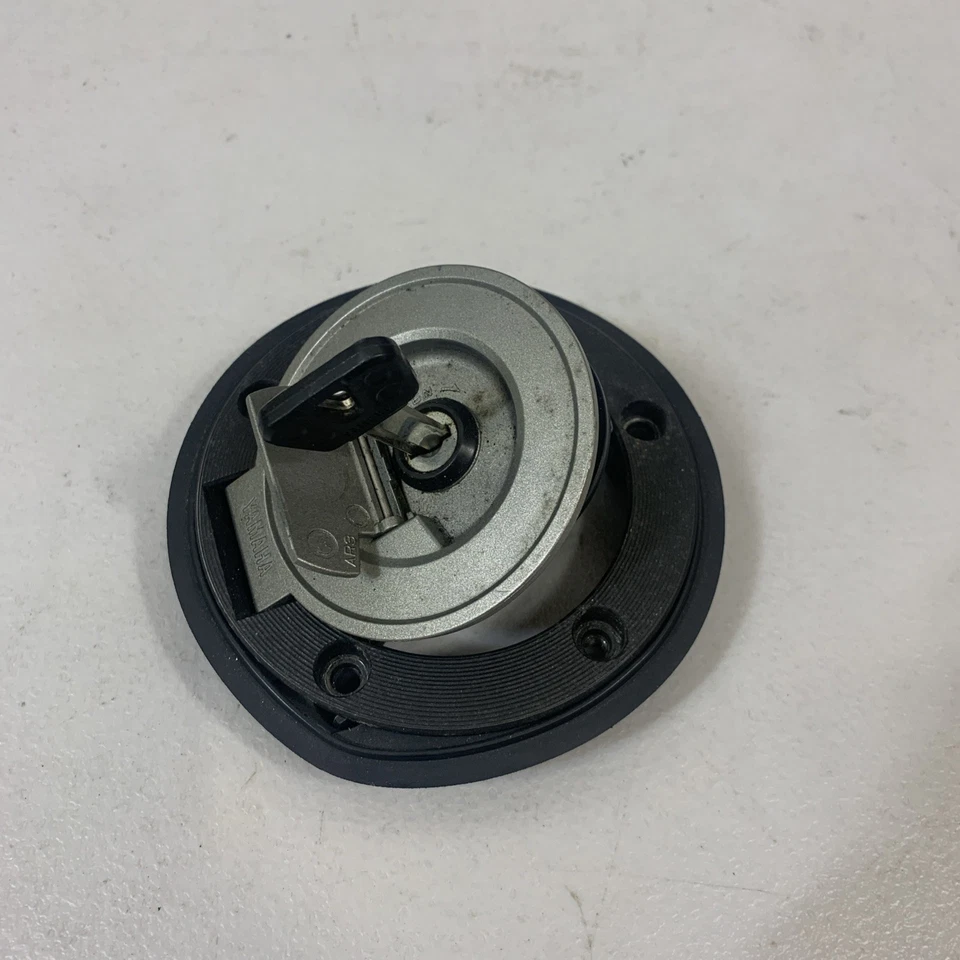 Yamaha YZFR7 YZF R7 2023 22-23 bloqueo bloqueo tapa de gas combustible con llave OEM MT07 FZ07 Foto 2 de 4