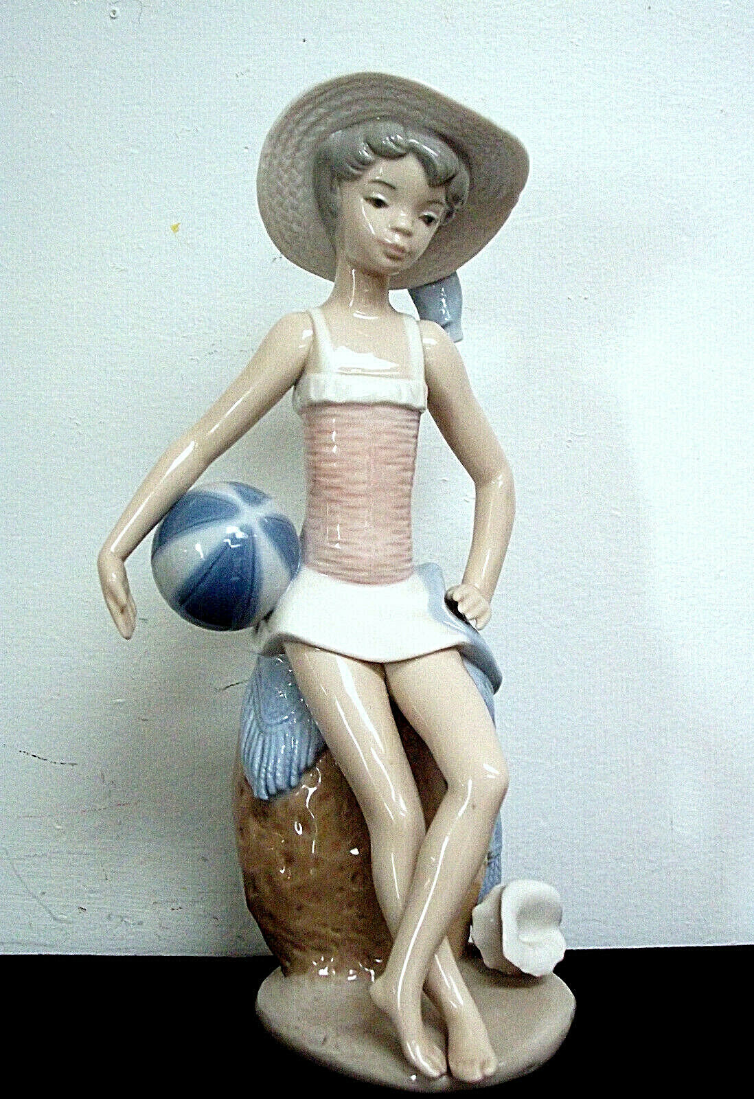Lladro 'Summer' 5219 Girl at Beach Figurine