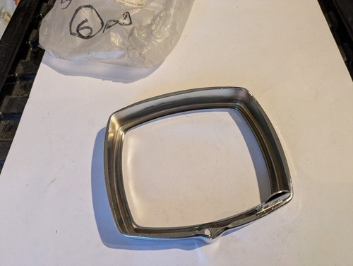 Cerchio faro NOS originale Yamaha 3E1-84115-10 V50 V70 V80 - Foto 3 di 4