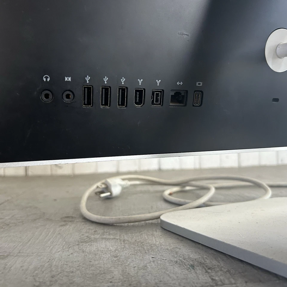 Apple iMac A1224 Desktop 2007 For Parts/repair/non Functioning - Image 4 of 4