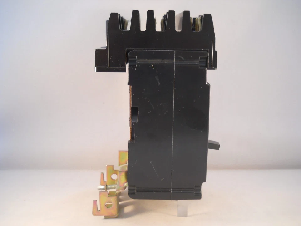 Square D MCCB 16 Amp Triple Pole 3 Phase 16A Series 2 i-Line Breaker SFA3016 - Image 4 of 4