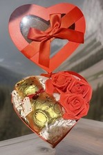 Schokoladengeschenk zum Valentinstag - Milchschokolade Box in Herzform 