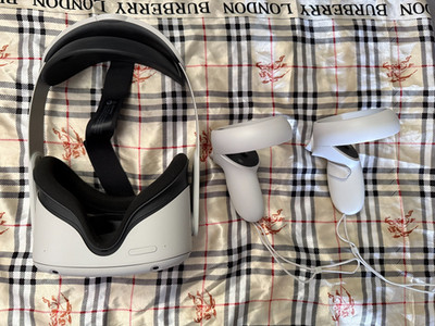 Oculus Quest 2 64GB VR Headset White With 2 Controllers / Elite Strap