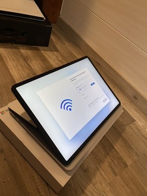 Microsoft Surface Gaming Laptop Studio, i7 11th, RTX 3050 Ti , 2TB SSD, 16gb Ram