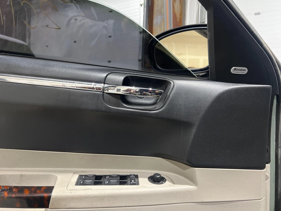 2006 - 2007 Chrysler 300 Driver LH Left Dark Gray-D1 Front Door Trim Panel Foto 3 de 4