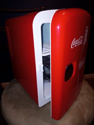 Coca-Cola KWC-4C 4 Liter/6 Can Portable Fridge/Mini Cooler, Red