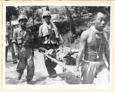 1950 Korea Wounded ROK Korean Soldier on Stretcher 7x9 Original News Photo