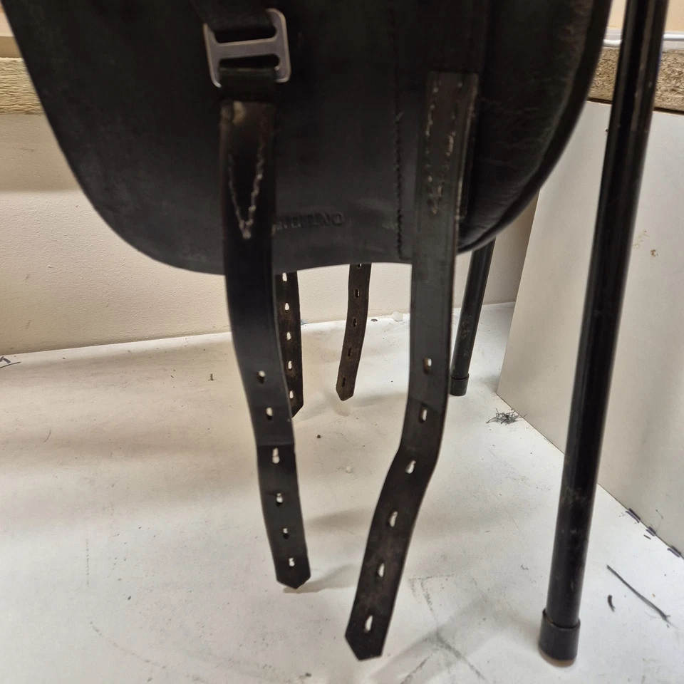 15.5" Black Country Cavalina Dressage Saddle - Image 2 of 4