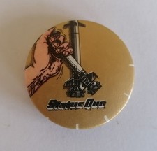  Status Quo - Never Too Late 1981 - Pin badge. 