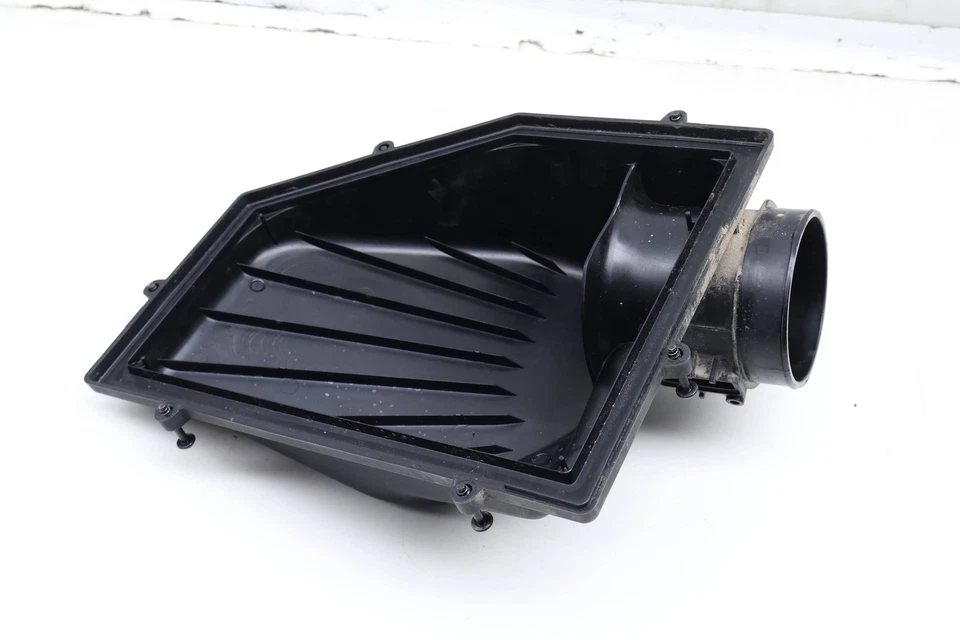 BMW X4 2019-2024 2,0 L - Carcasa de filtro de aire del motor/caja (superior) 8620473 Foto 3 de 4