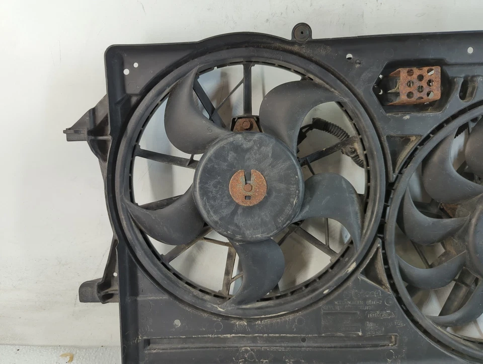 2000-2002 Ford Focus Left Radiator Fan Motor Assembly WCCT1 - Image 2 of 4