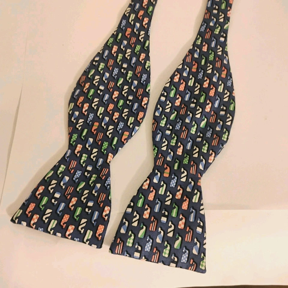 Corbata de seda VINEYARD VINES con moño para hombre Kentucky Derby icónicas ballenas estampadas por todas partes EE. UU. Foto 2 de 4