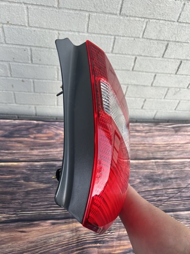 Mazda Protege NEW Factory Right Rear Tail Light Sedan 1999 To 2003 - Bild 6 von 9
