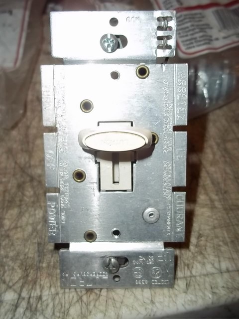 LEVIYON LUTRON WHITE DIMMER SWITCH NO PACKAGE NO COVER PLATE 600W MAX