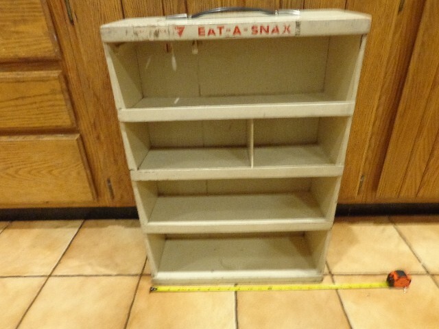 VINTAGE TOM`S EAT-A-SNAX WOODEN CANDY RACK 17 x 24 x 7 INCHES VERY