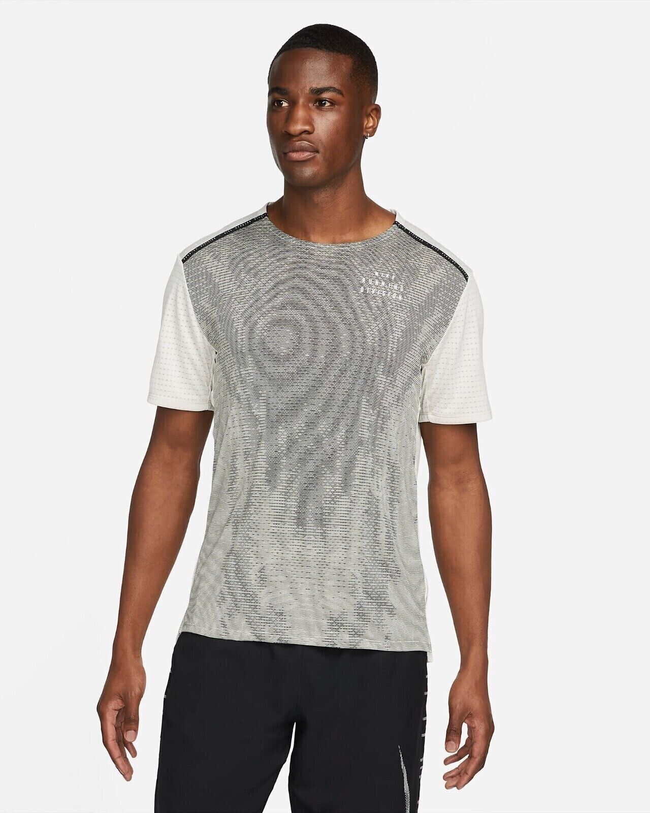 Privilegio Descortés falta Nike Dri-FIT Run Division Rise 365 Men&#039;s Running Top Light Bone  DM4769-072 L | eBay