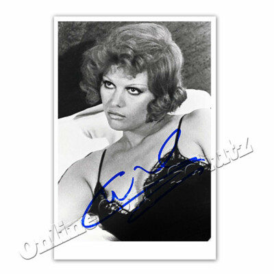 Claudia Cardinale ++ Autograph Photo  