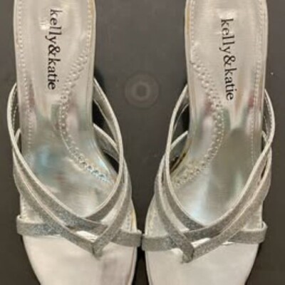 Kelly Katie Silver Glitter Mikie Sandals size