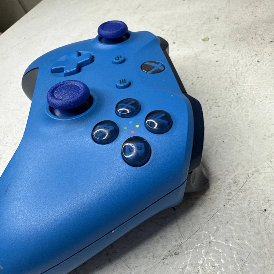 Xbox One Wireless Controller 1708 (New Joysticks)  - Image 4 of 4