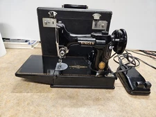 Vintage Singer 221 Featherweight Portable Electric Sewing Machine W/manual.