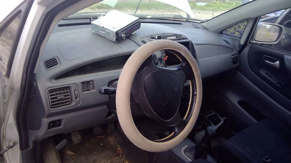 (LOCAL PICKUP ONLY) Passenger Right Fender US Market Fits 02-07 AERIO 3536020 - Imagem 4 de 4