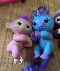 Fingerlings Interactive See Saw & Teeter Totter Play Set with 4 Fingerlings