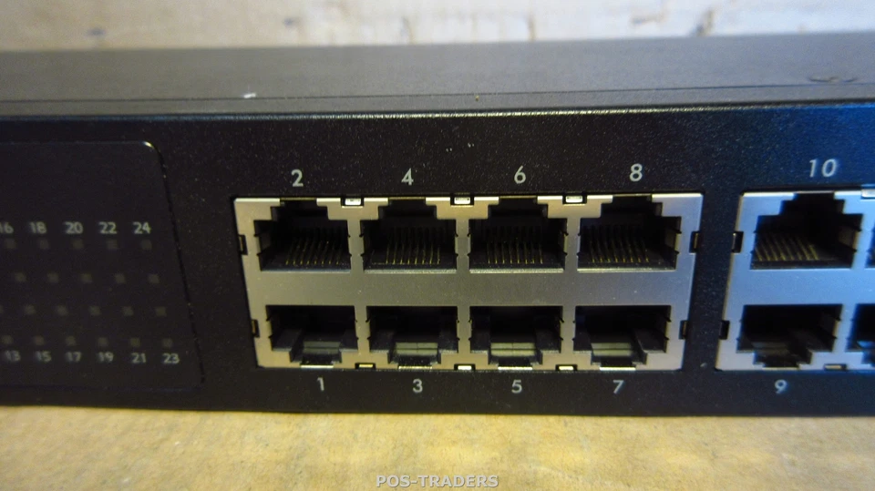 APC AP9224110 Fast Network Switch 24 Port 10/100 Ethernet Hub INCL RACK MOUNTS - Bild 2 von 4