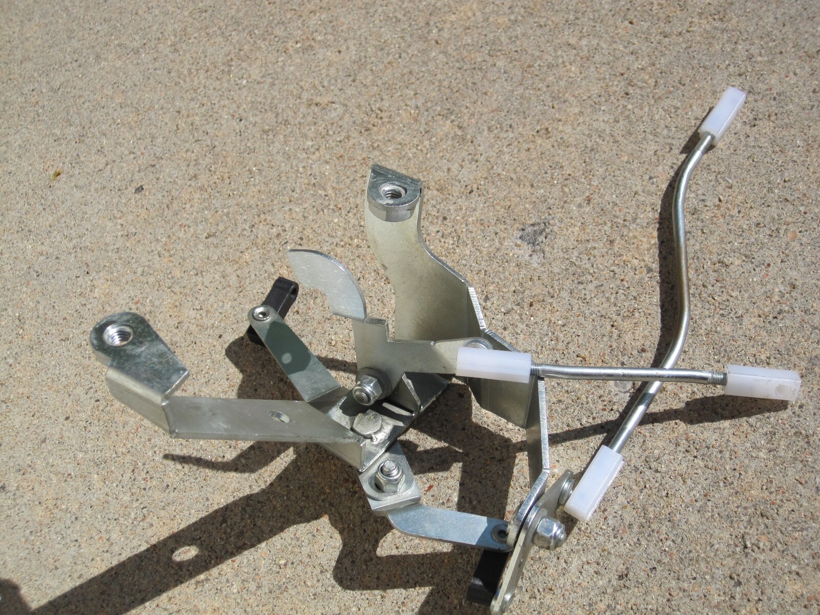 02-2010 LAMBORGHINI MURCIELAGO LEFT SIDE DRIVER DOOR LATCH LEVER BRACKET 