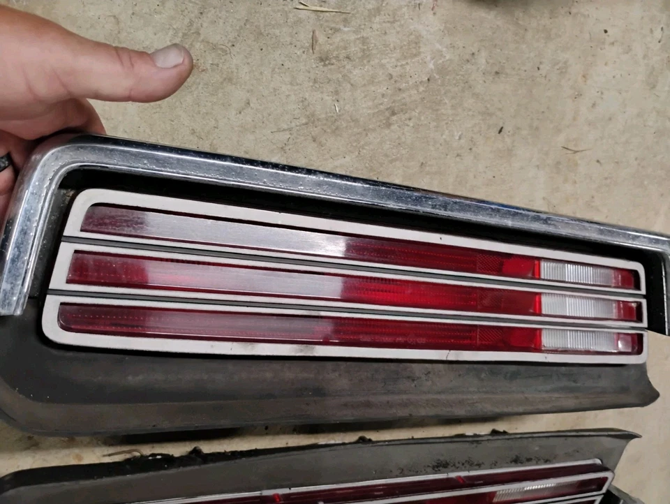 Задний левый комплект задних фонарей со стороны водителя/пассажира 1974-1977 PLYMOUTH GRAN FURY от оригинального производителя - Изображение 4 из 4