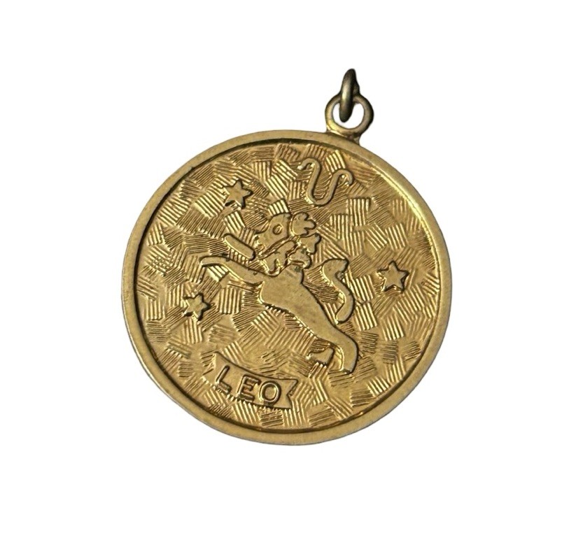 VTG Leo Zodiac Pendant Sarah Coventry 1