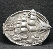 WE13161 FANTASTIC VINTAGE 1983 *SAILBOAT* SHIP WATER ARTWORK PEWTER BELT BUCKLE