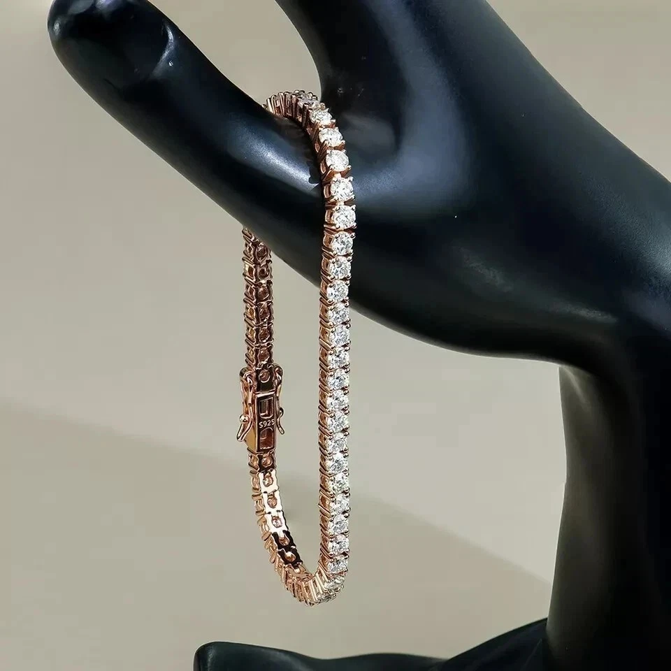 Brazalete de tenis para mujer enchapado en oro rosa de 14 quilates con diamantes simulados de corte redondo de 6 quilates Foto 3 de 4