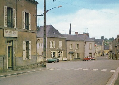  CPSM LE BOURGNEUF LA FORET PLACE DU HAUT 