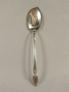 First-Love-Jelly-Spoon-1847-Rogers-Bros-Silver-Plate-Flatware