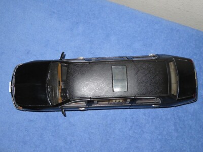 SUN STAR 1999-2000 LINCOLN TOWN CAR LIMOUSINE 1:18 OPENING HOOD