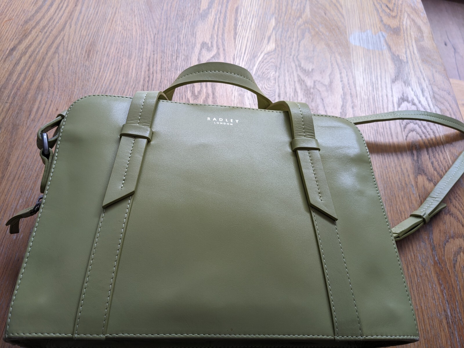 Beautiful Rectangular shaped tote leather shoulde… - image 5