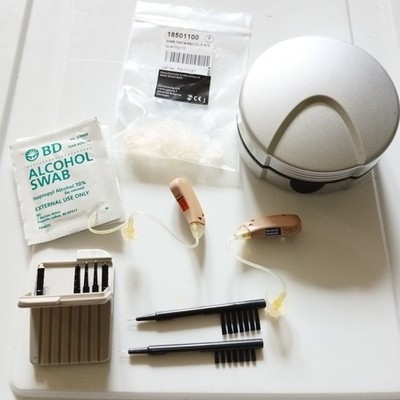 MIRACLE-EAR ME 825 Untested  Completely clean!