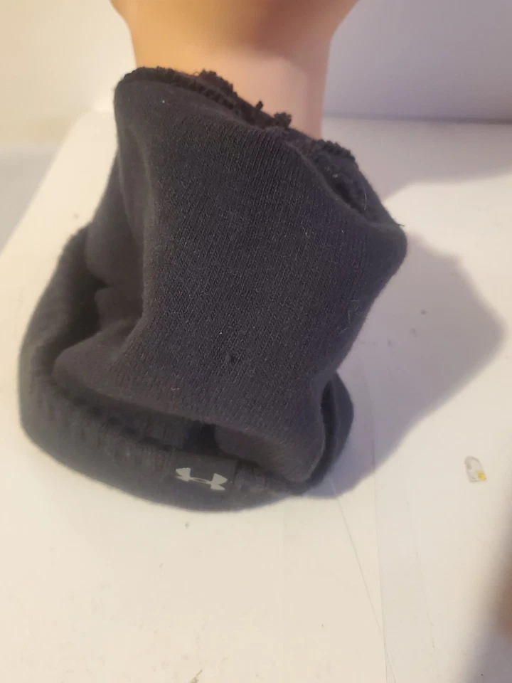 Under Armour Run Pom Beanie Hat Black Gray Winter Knit Cap Adult One Size - Image 4 of 4