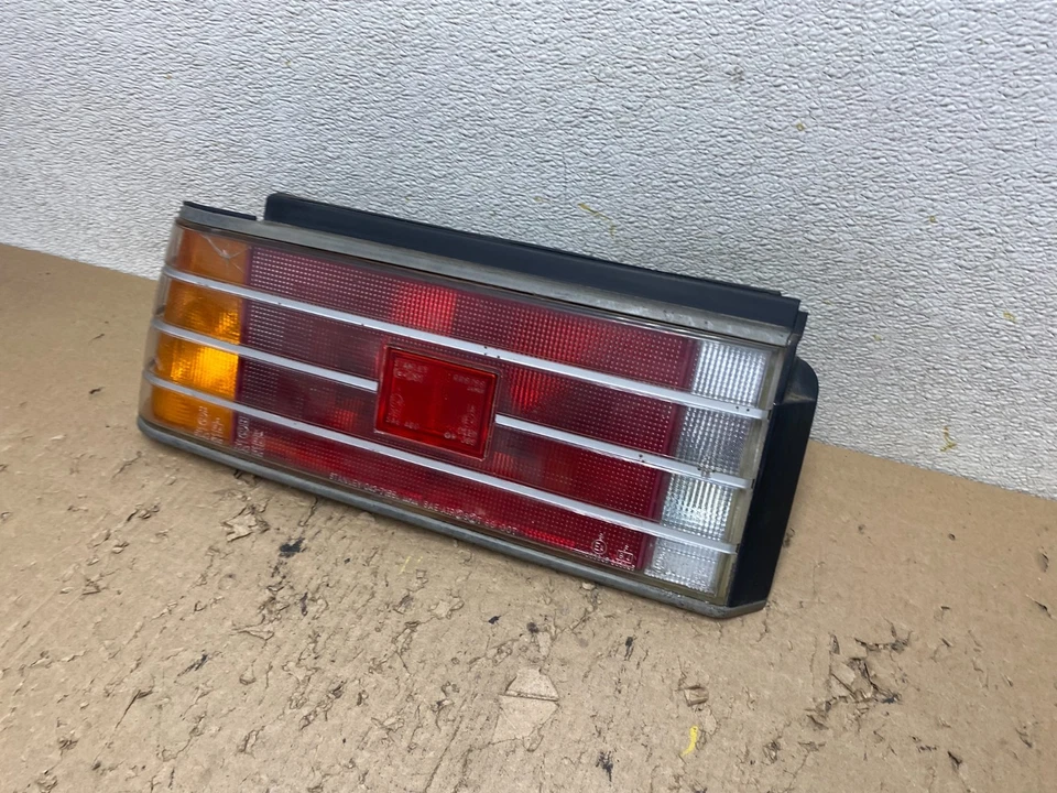 Luz trasera izquierda conductor Mitsubishi Tredia 1985 a 1988 OEM S0083 DG Foto 2 de 4