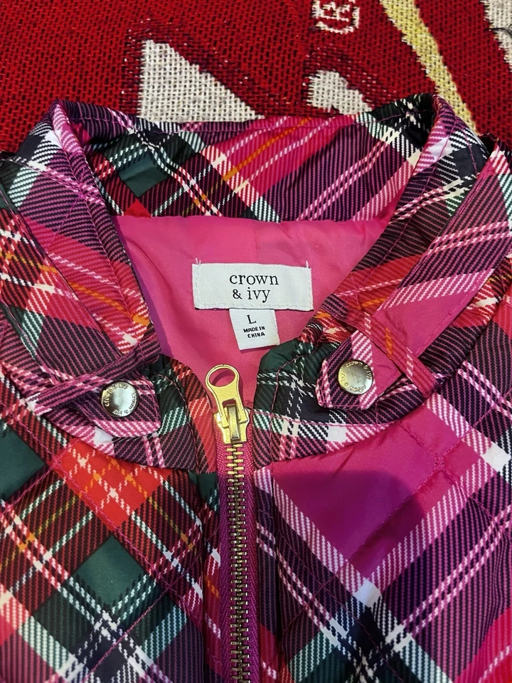 Chaleco acolchado Crown and Ivy para mujer rosa rojo vacaciones a cuadros con bolsillos laterales talla grande Foto 2 de 4
